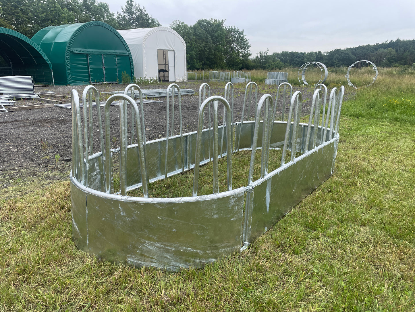 Ovalraufe Oval Feeder 165 x 400 cm für Pferde und Rinder